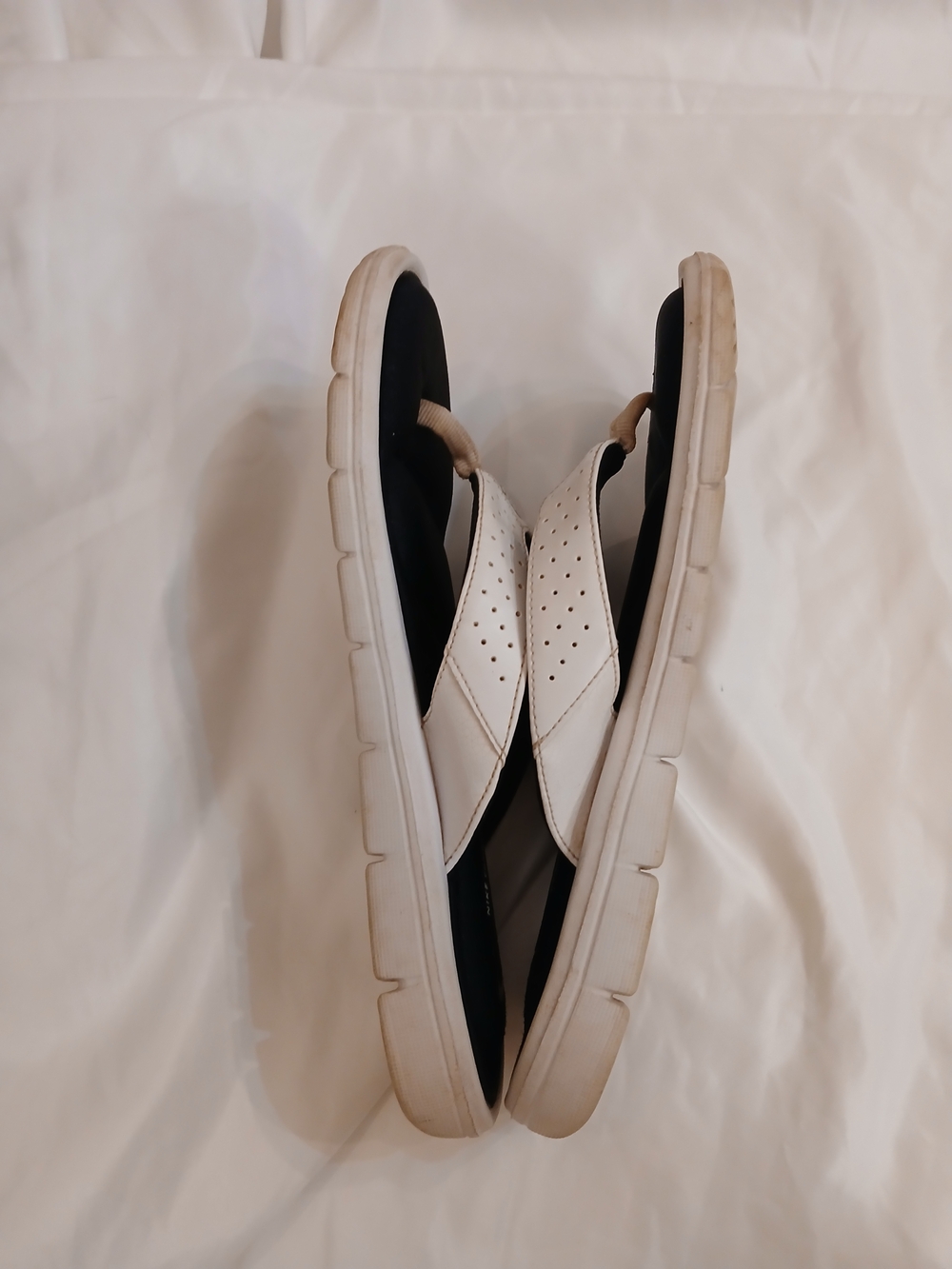 Nike Women's Black and White Comfort Thong Sandals - Picture 4 of 5